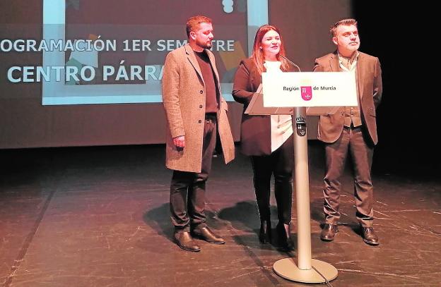 La consejera Esperanza Moreno, ayer, durante la presentación de la programación del Centro Párraga. 