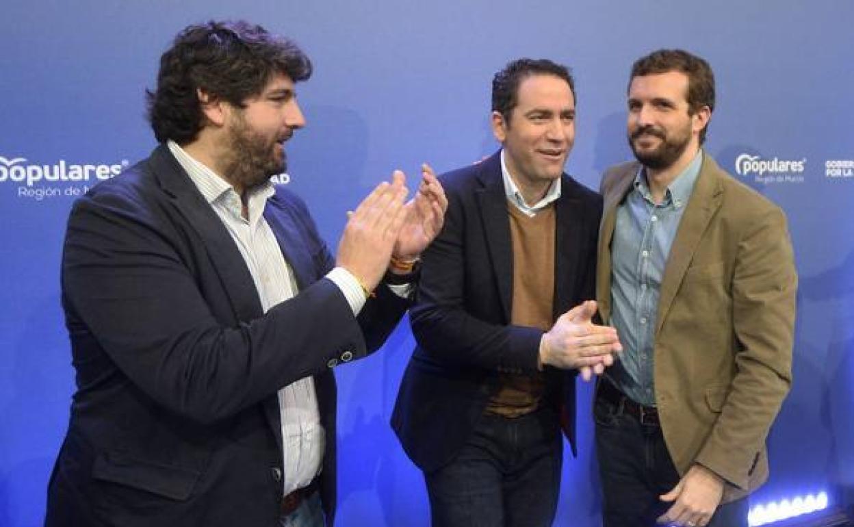 Fernando López Miras, Teodoro García Egea y Pablo Casado, este domingo.