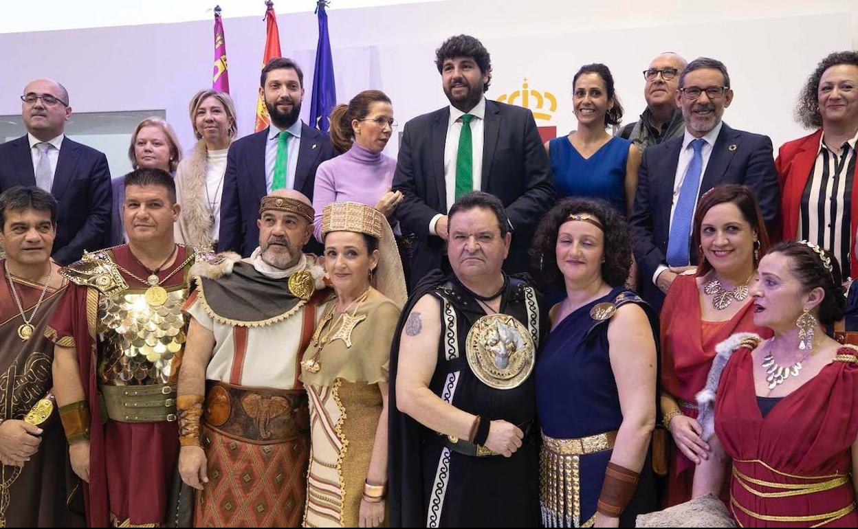 Autoridades y miembros del estand de la Región, este jueves, en Fitur.