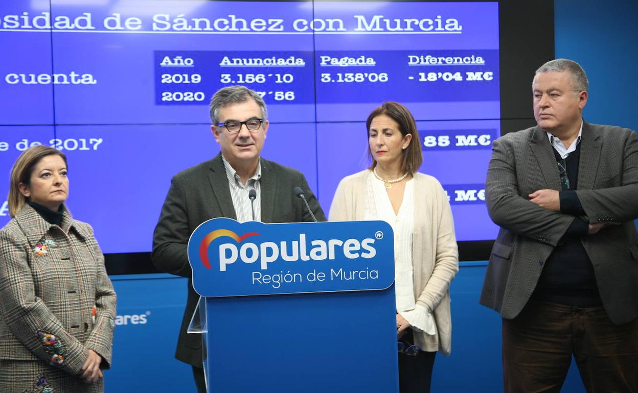 La diputada regional María Dolores Valcárcel, el senador Juan María Vázquez, su homólogo Francisco Bernabé y la diputada nacional Isabel Borrego, este viernes.