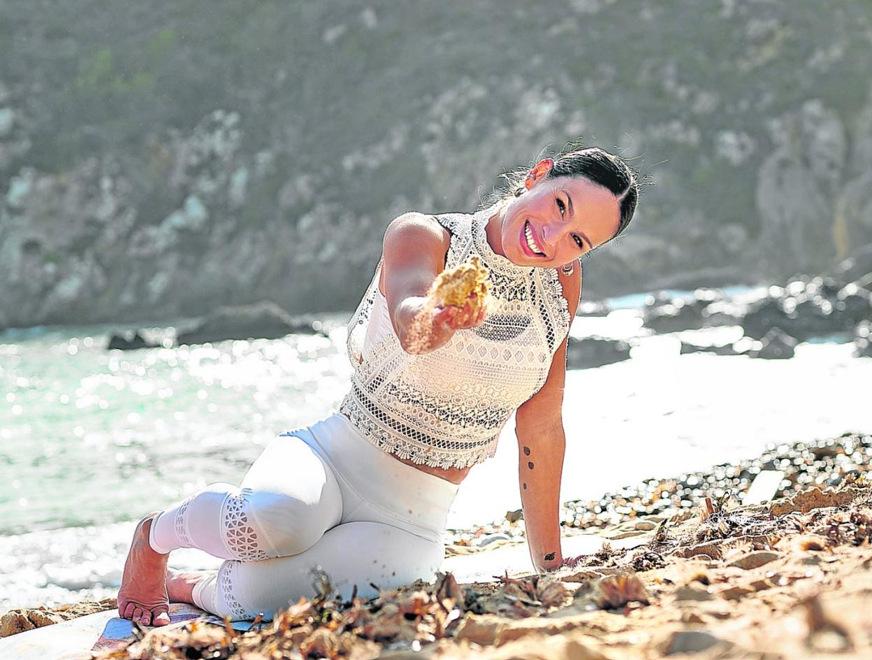 La catalana impartirá clases de yoga Kundalini en parajes naturales de Ibiza. 