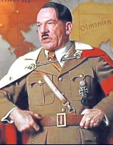 Imagen secundaria 2 - Imágenes de 'Los productores' y 'Malditos bastardos'.