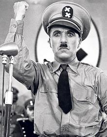 Imagen secundaria 2 - Imágenes de 'The Ducktators' y 'El gran dictador'. 