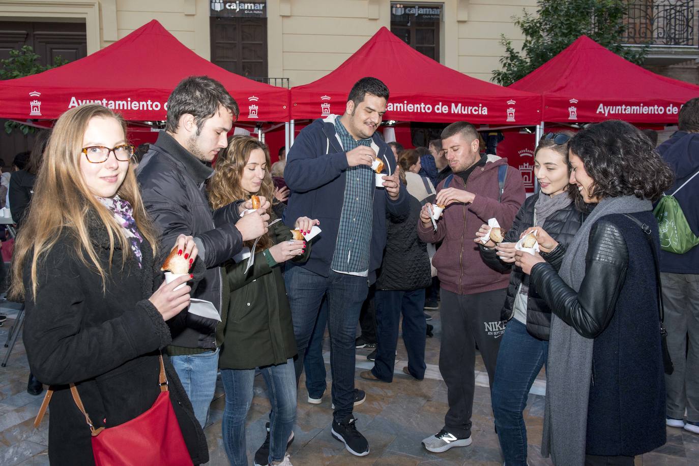 Almería da el relevo en una gala conducida por la 'masterchef' Samantha Vallejo-Nágera. 