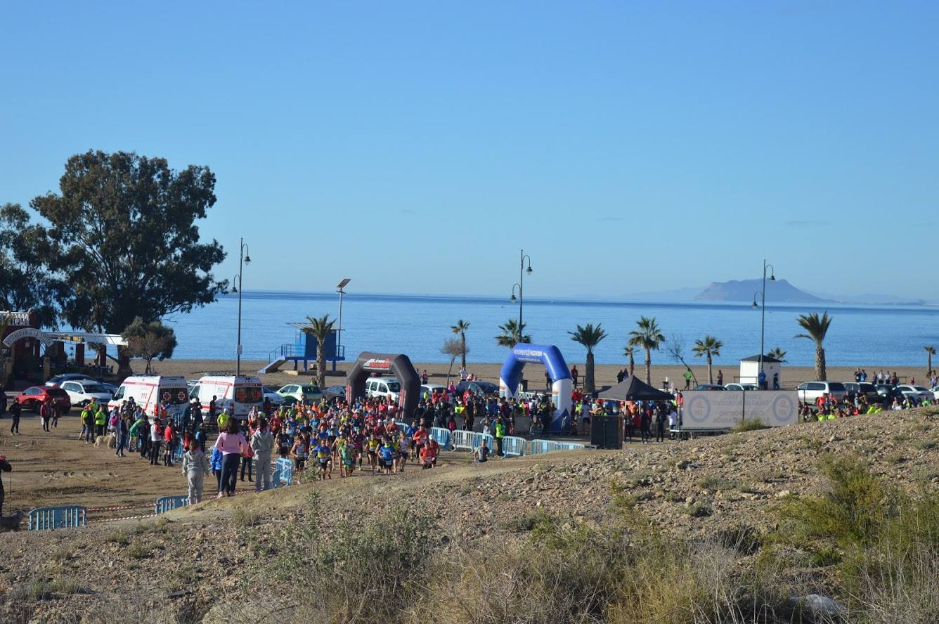 El atleta del C.D. Runtritón Cartagena completa los 21 kilómetros en un tiempo de 1:24:57, por los 1:44:17 para la corredora del Mobel Automenor Running Team