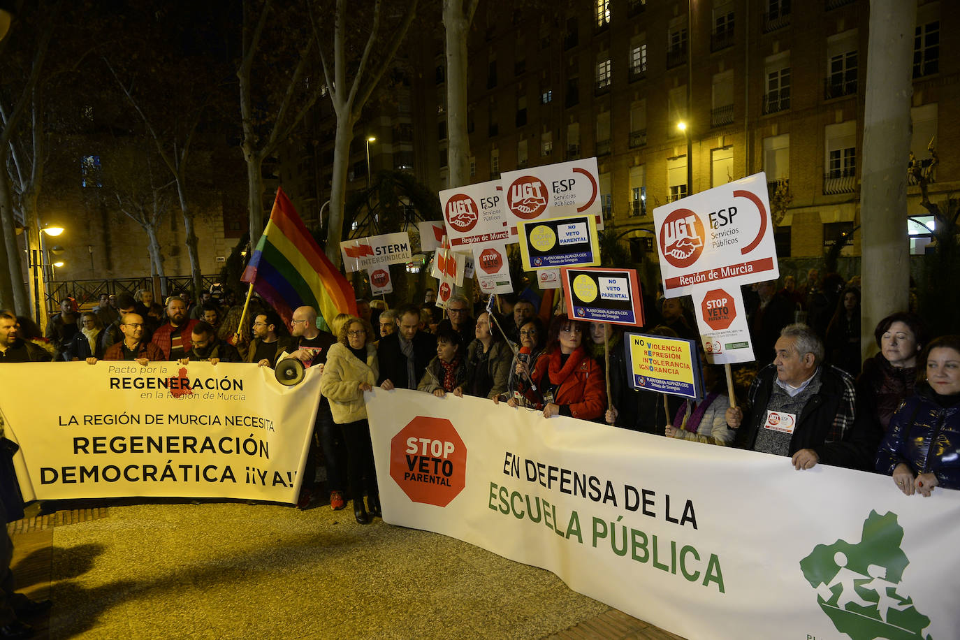 Fotos: Manifestación frente a San Esteban contra el &#039;pin parental&#039;