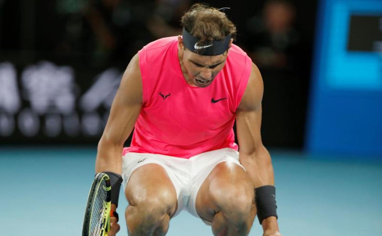 Rafa Nadal festeja un punto en el partido que perdió ante Thiem. 