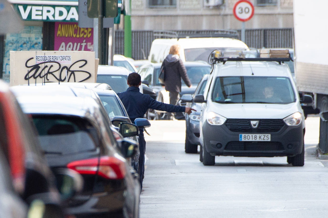 Fotos: Coches camuflados y agentes de paisano controlarán y sancionarán a los gorrillas en Murcia