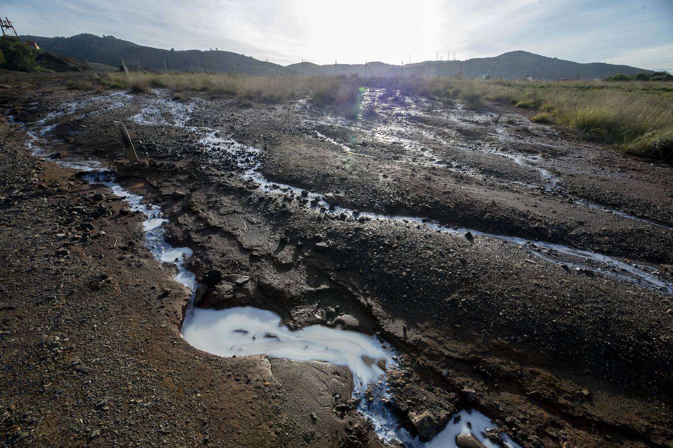 Fotos: Vecinos del Llano denuncian otro arrastre de residuos mineros desde el solar de la antigua Balsa Jenny