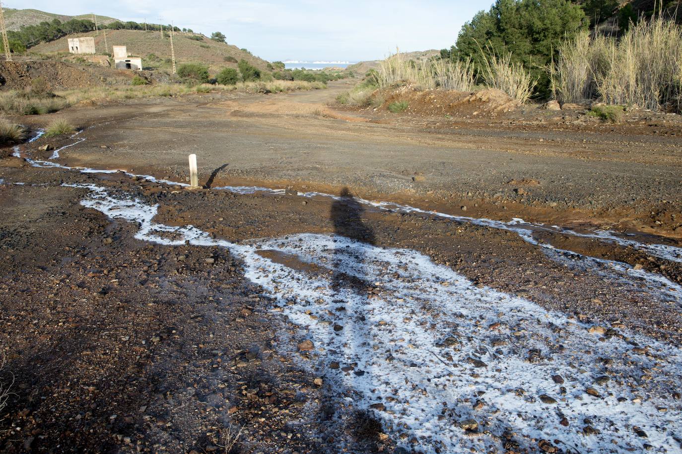 Fotos: Vecinos del Llano denuncian otro arrastre de residuos mineros desde el solar de la antigua Balsa Jenny