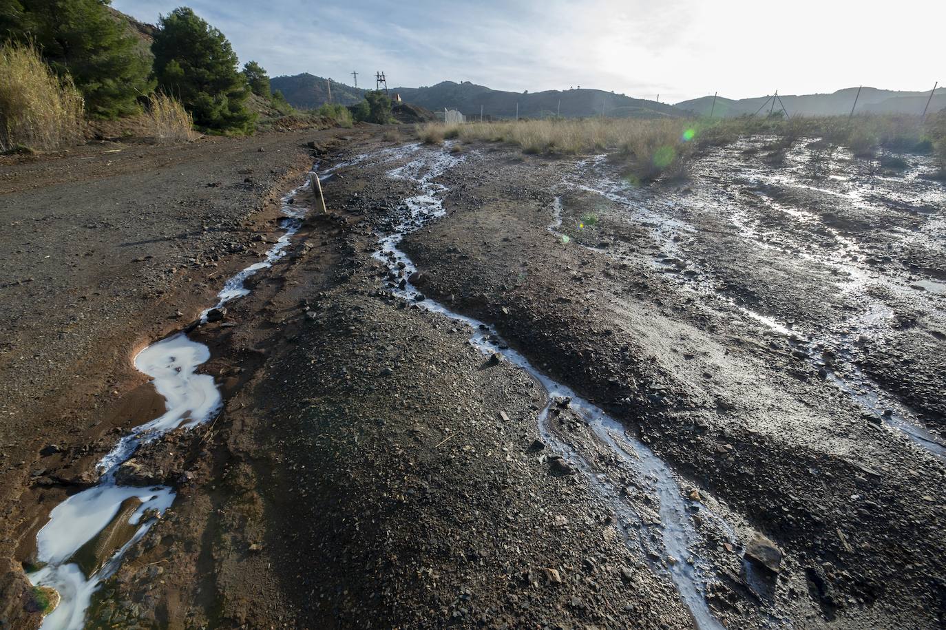 Fotos: Vecinos del Llano denuncian otro arrastre de residuos mineros desde el solar de la antigua Balsa Jenny