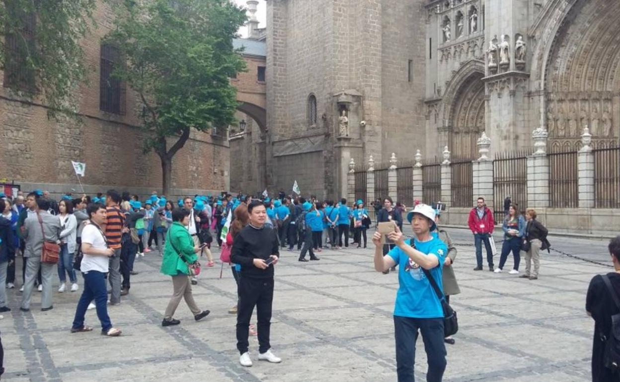 Turistas chinos en la Catedral de Toledo. 