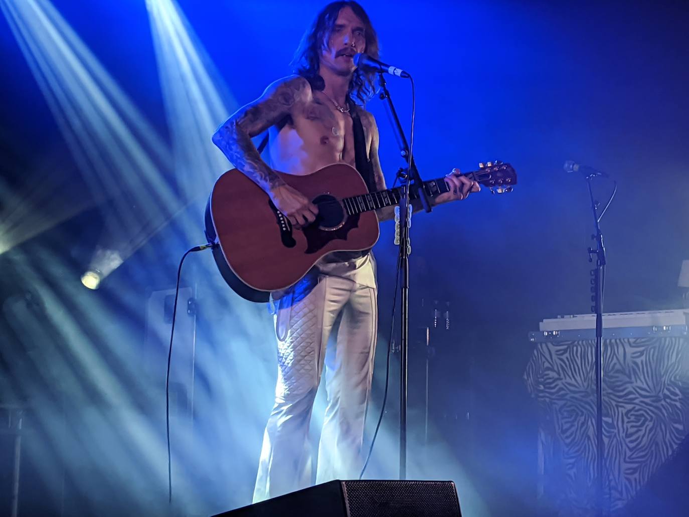 Fotos: The Darkness recuerda en Murcia cuando el rock era diversión