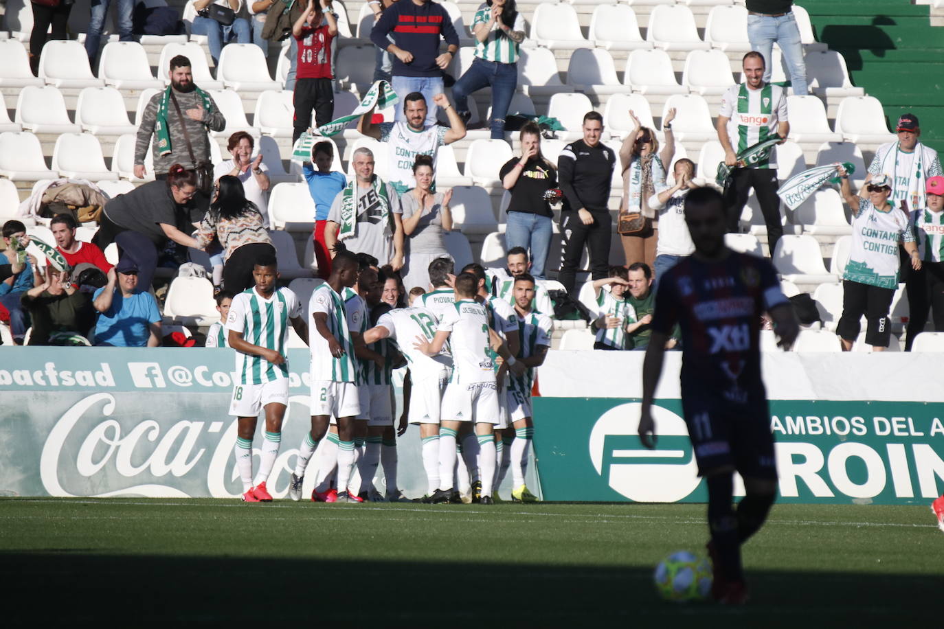 Fotos: El Yeclano pisa el freno en Córdoba