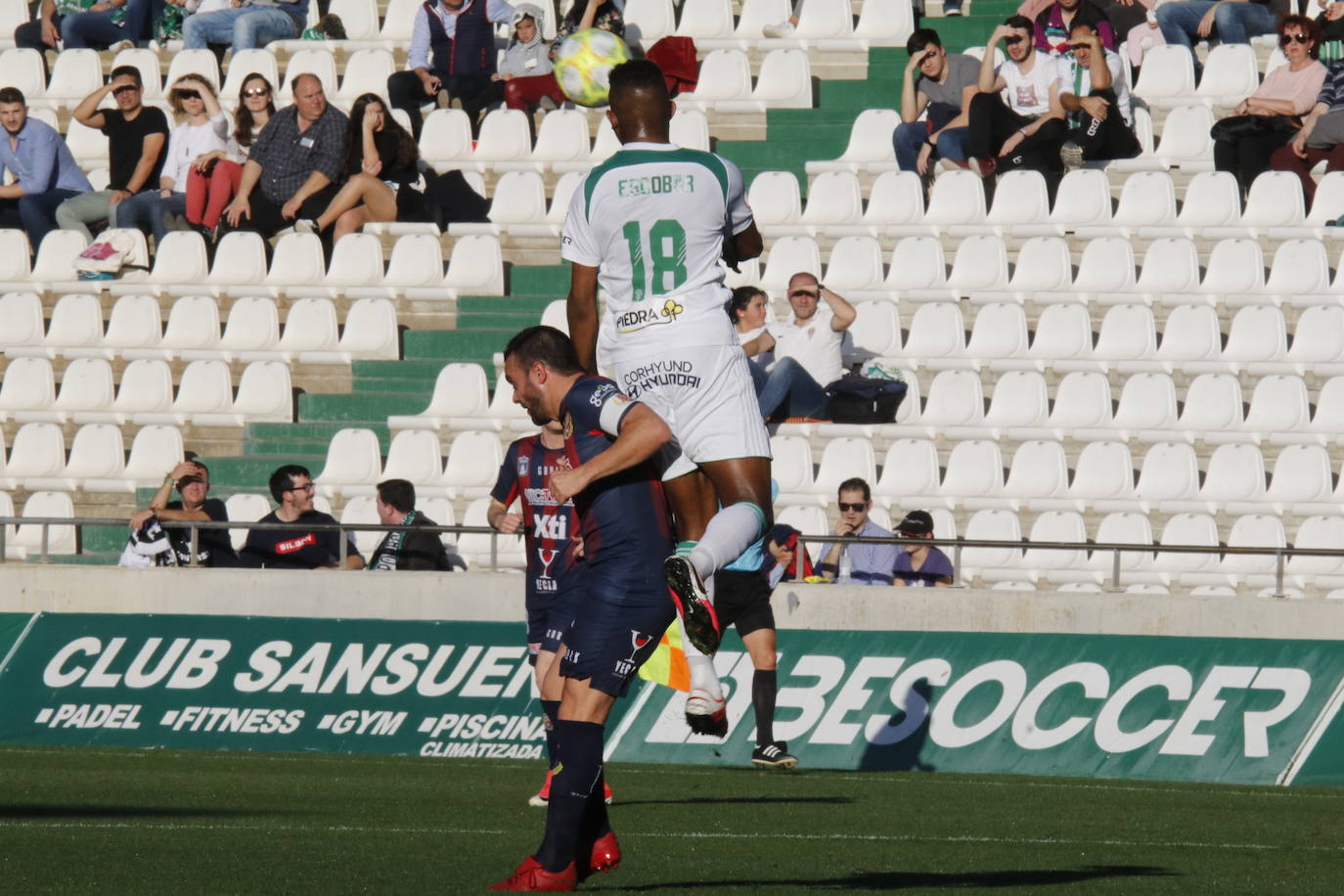 Fotos: El Yeclano pisa el freno en Córdoba