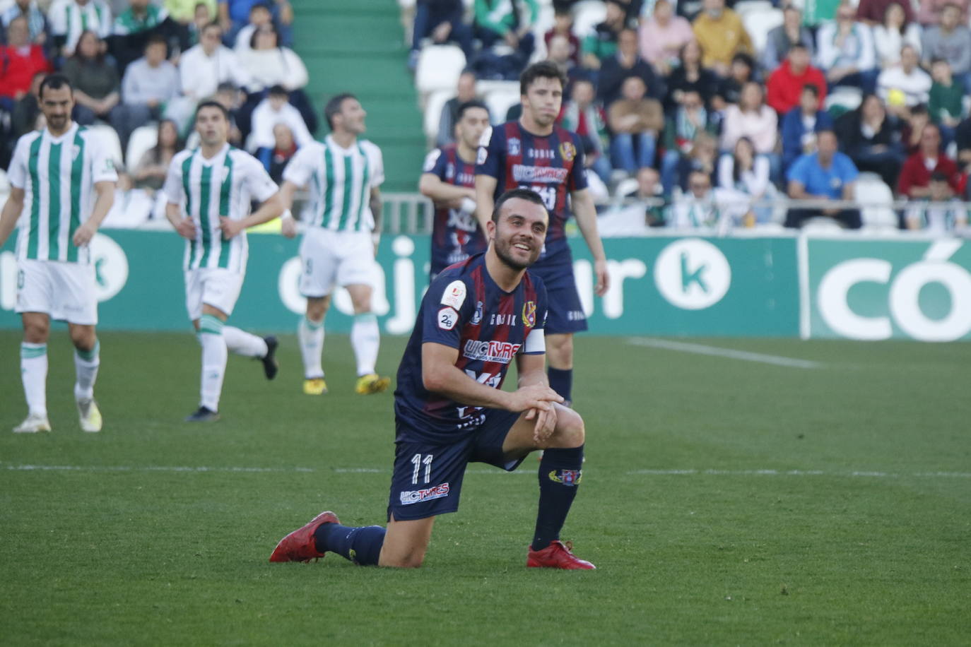 Fotos: El Yeclano pisa el freno en Córdoba