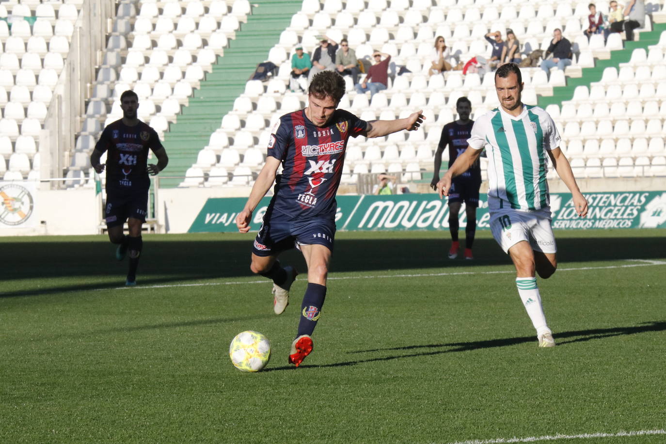 Fotos: El Yeclano pisa el freno en Córdoba