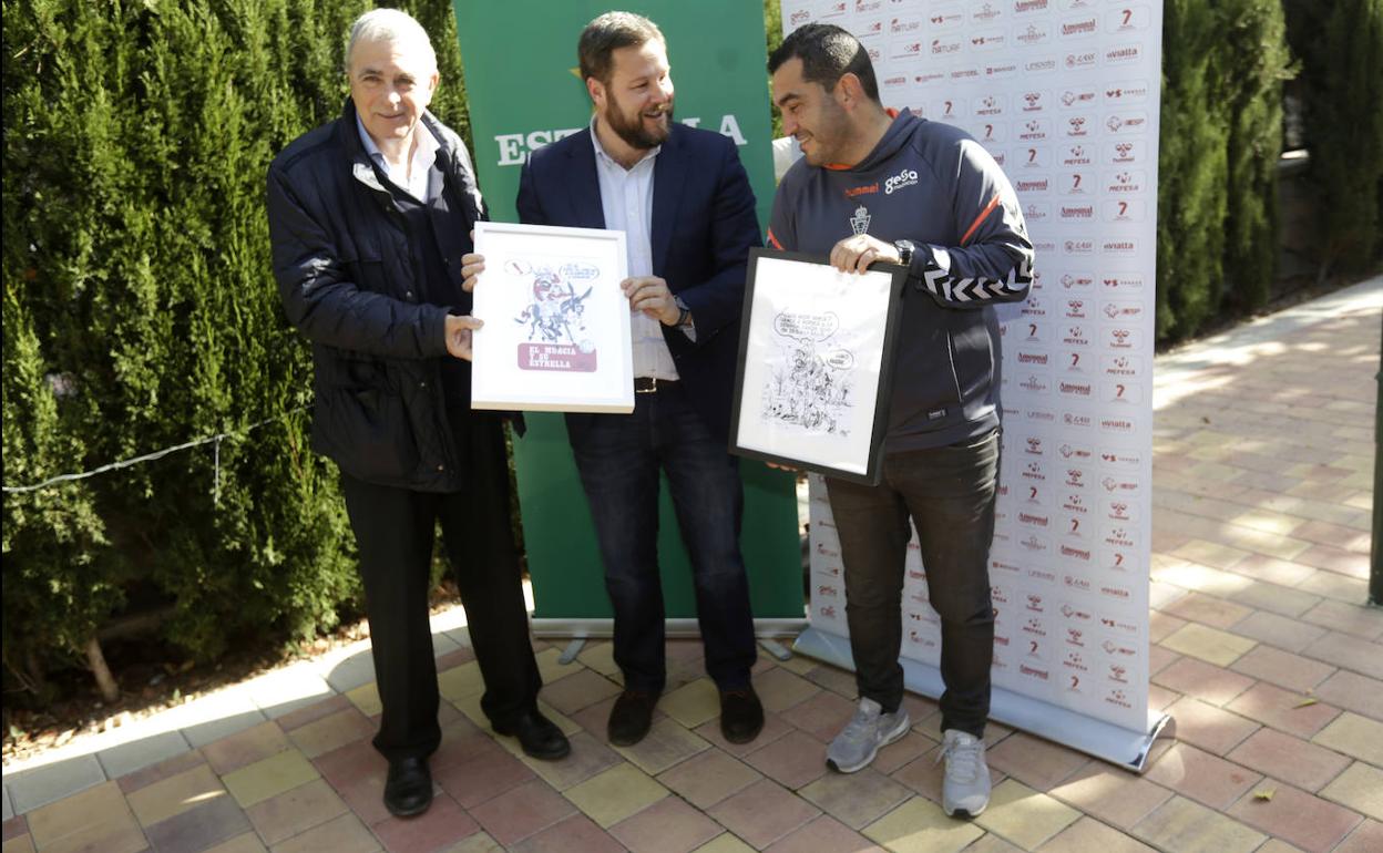 Francisco Tornel, Yayo Delgado y Adrián Hernández, este jueves, en las instalaciones de Estrella de Levante.