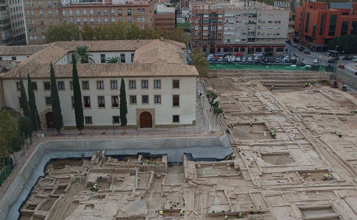 'El yacimiento bajo la luz'