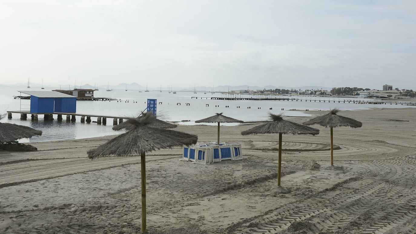 Fotos: Operación &#039;draga y pintura&#039; en las playas de la Región