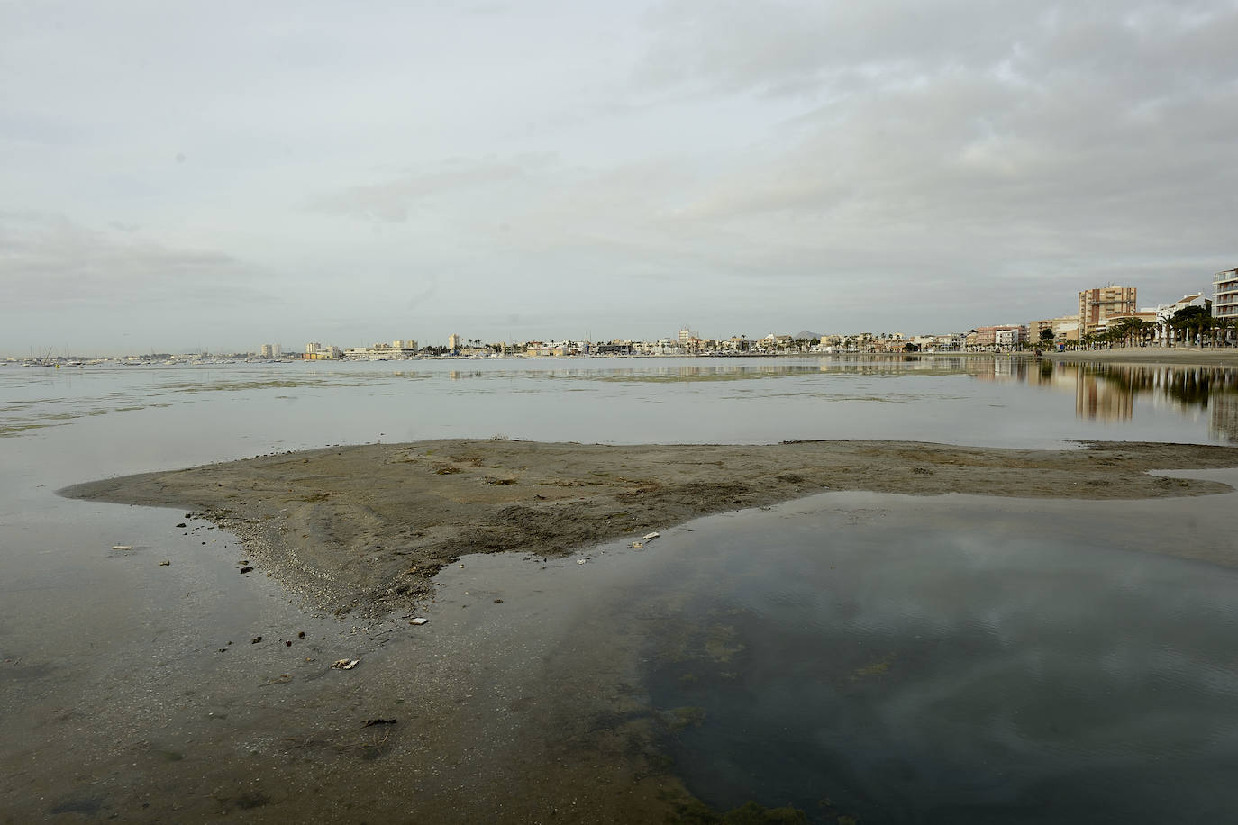 Fotos: Operación &#039;draga y pintura&#039; en las playas de la Región