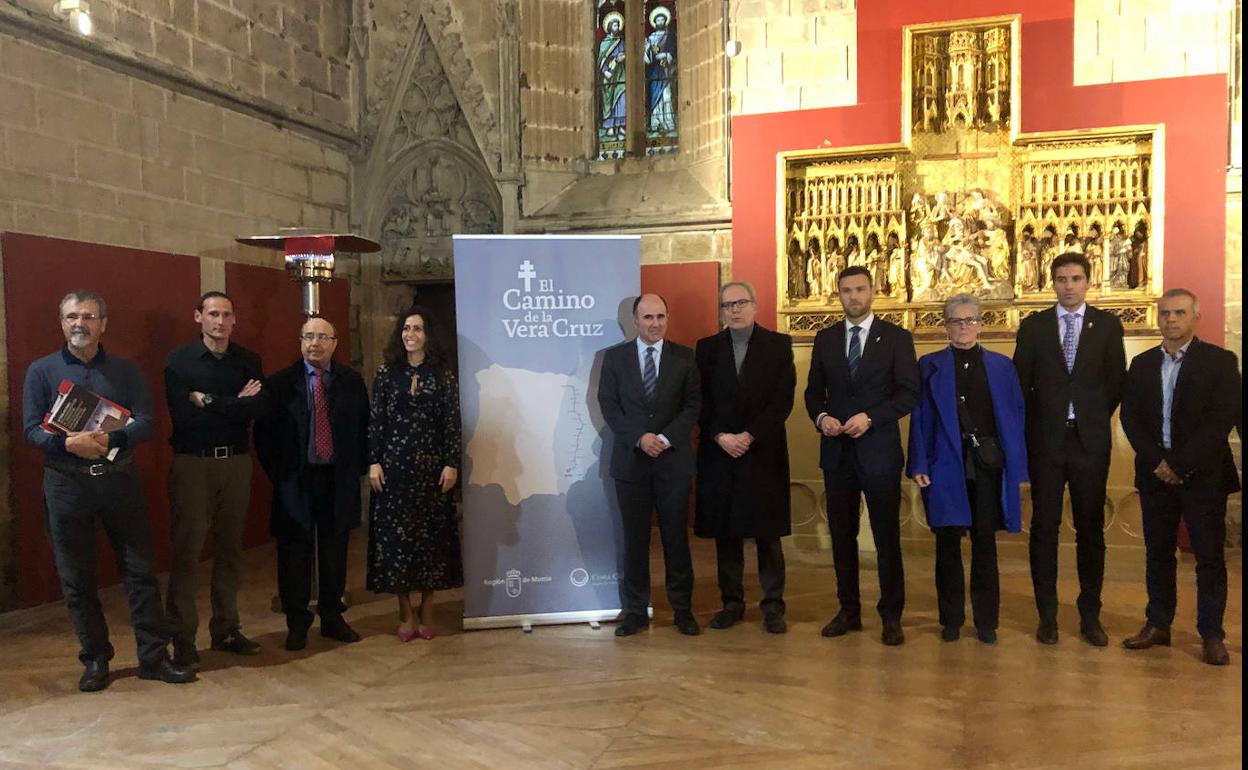 La consejera de Turismo, Juventud y Deportes presenta el 'Camino de la Vera Cruz' en Navarra acompañada del alcalde de Caravaca, José Francisco García.