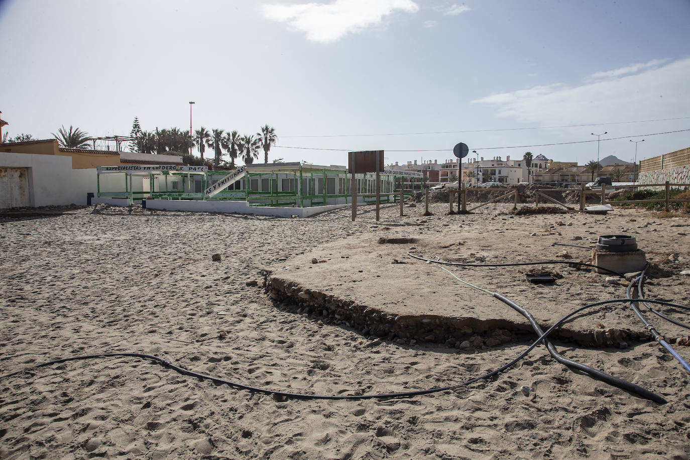 Fotos: Operación &#039;draga y pintura&#039; en las playas de la Región