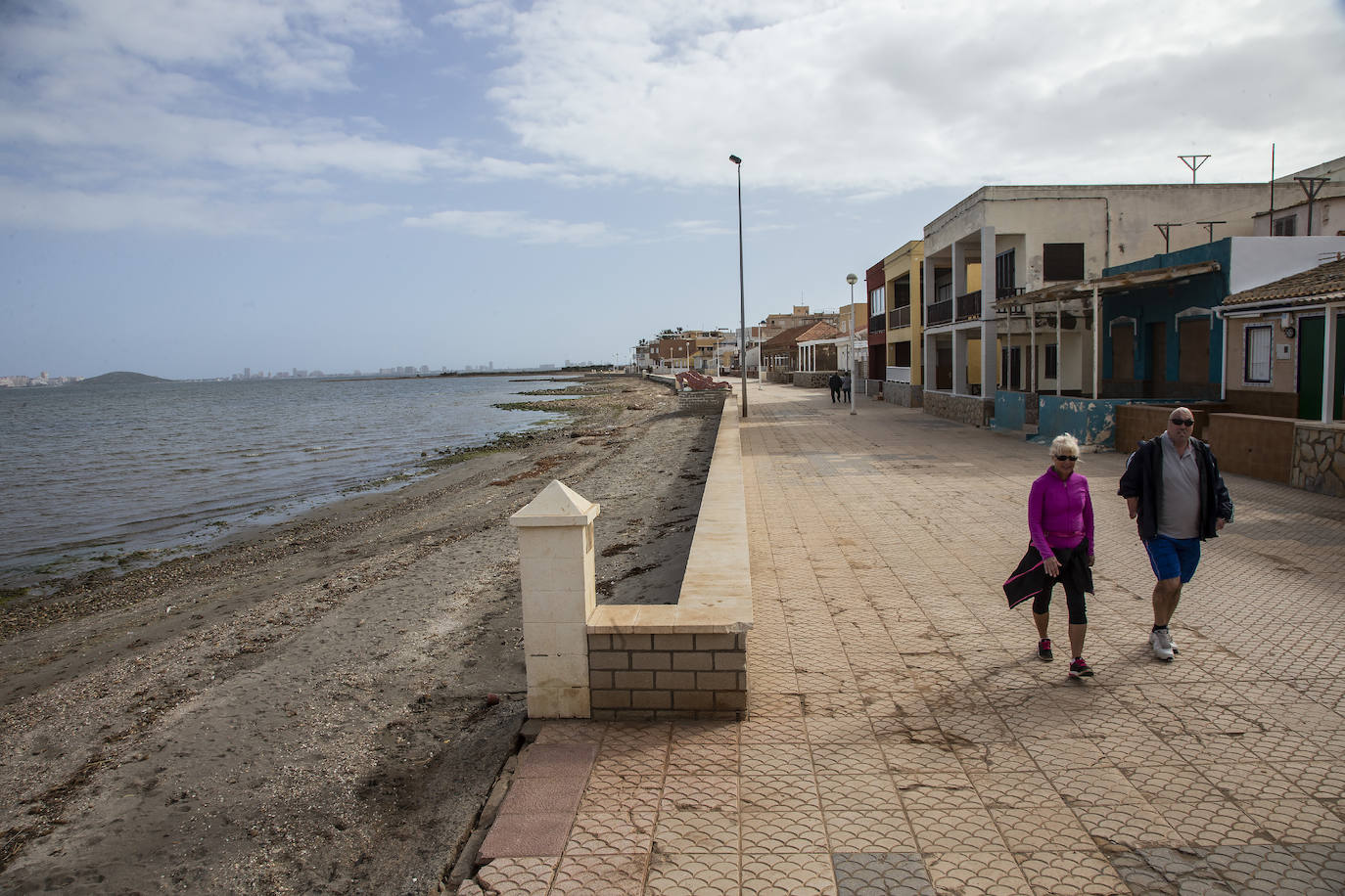 Fotos: Operación &#039;draga y pintura&#039; en las playas de la Región