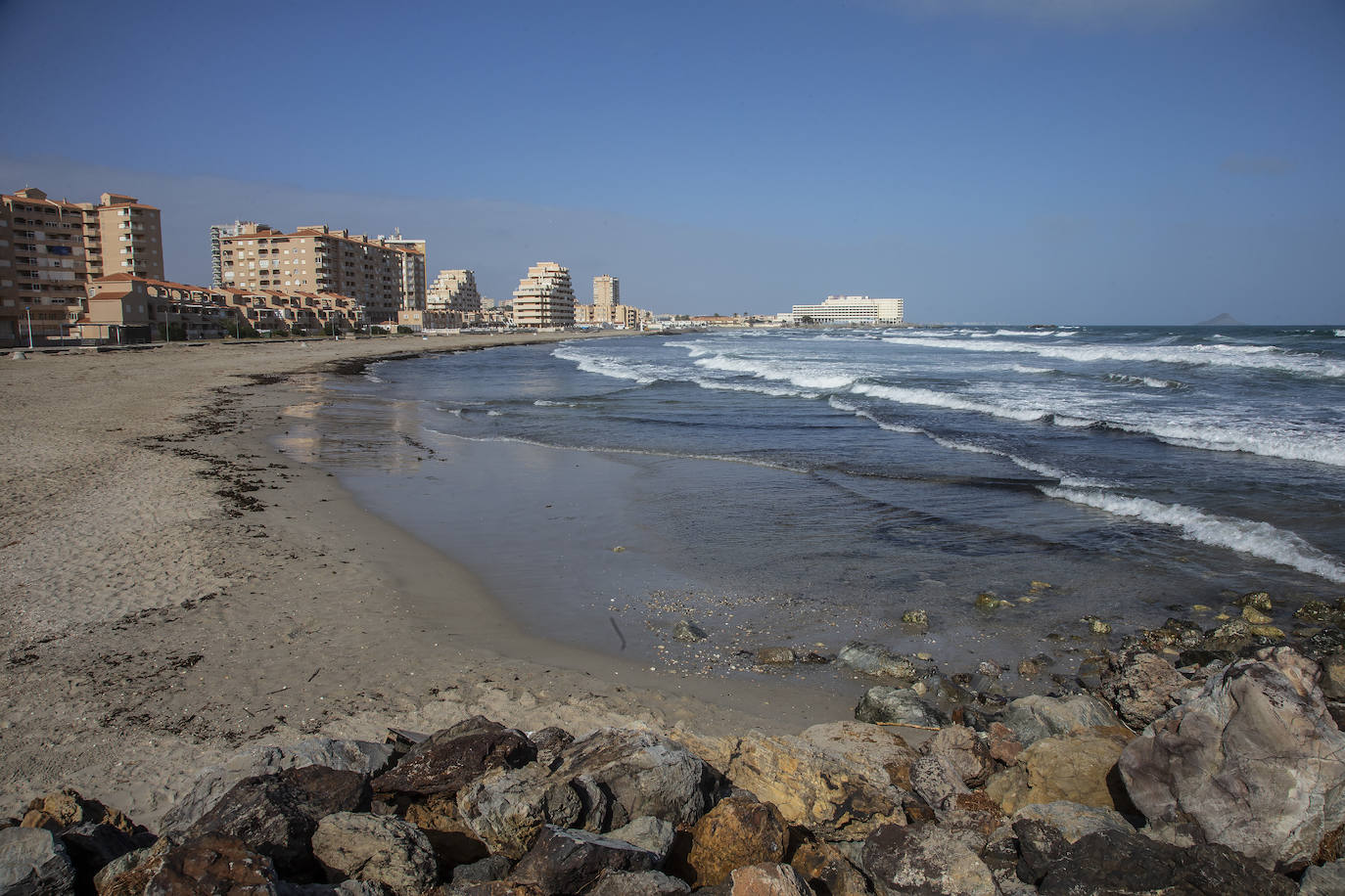 Fotos: Operación &#039;draga y pintura&#039; en las playas de la Región