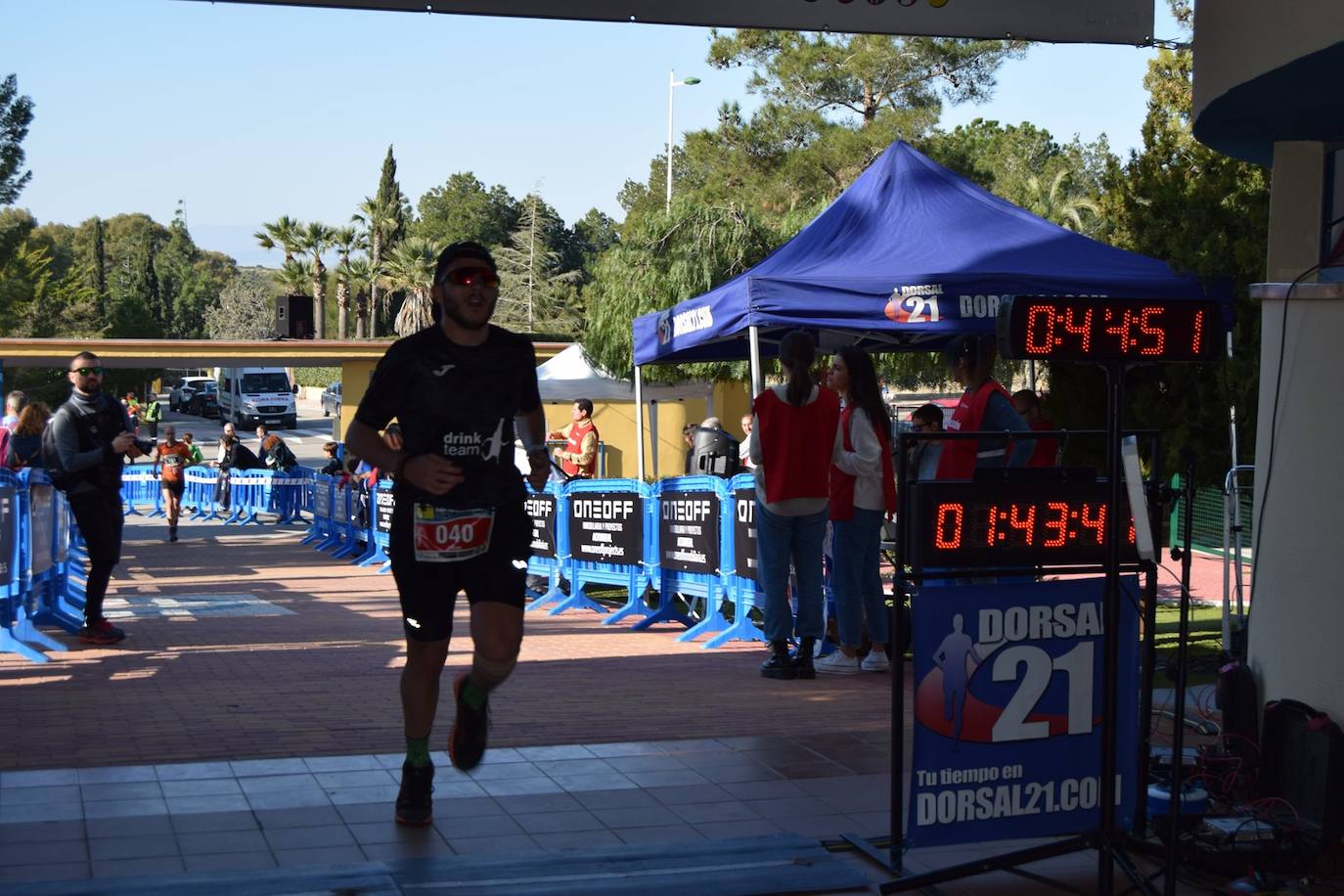 El corredor del Trail Santomera completa los 26 kilómetros en un tiempo de 1:55:05, por la marca de 2:15:15 para la deportista del Automenor Running Team