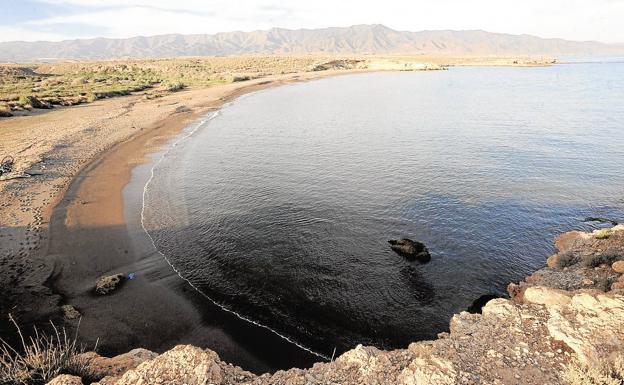 Una de las playas de la Marina de Cope, en uno de los últimos tramos sin construir del litoral de la Región de Murcia.