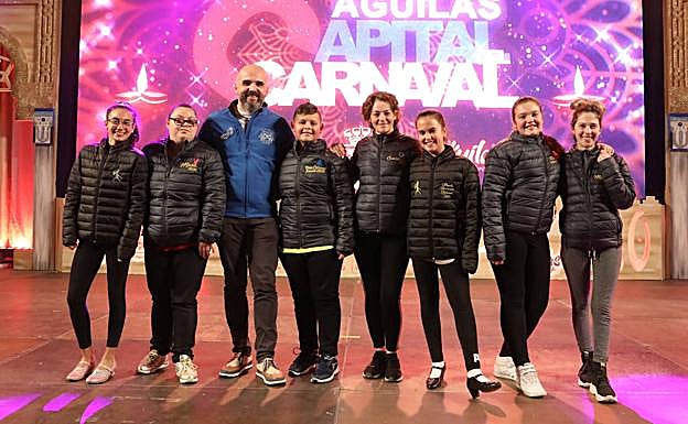 Los personajes adultos e infantiles, en uno de los ensayos.