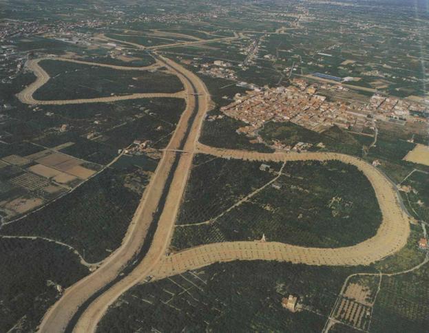 Dos de los meandros y cauce del río en los que se va a trabajar en este plan director.