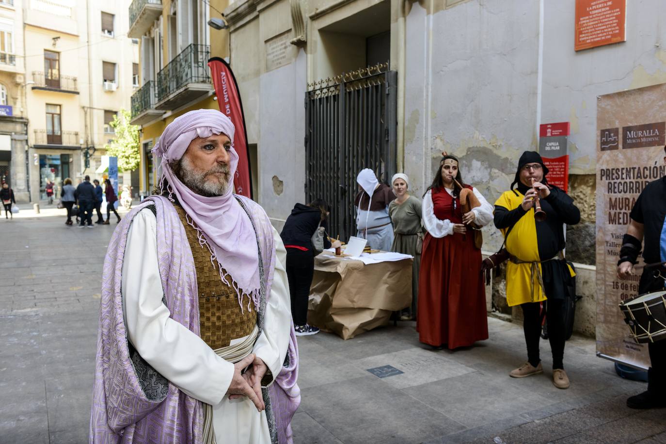 Fotos: Vecinos y turistas disfrutan del nuevo itinerario de la muralla de Murcia