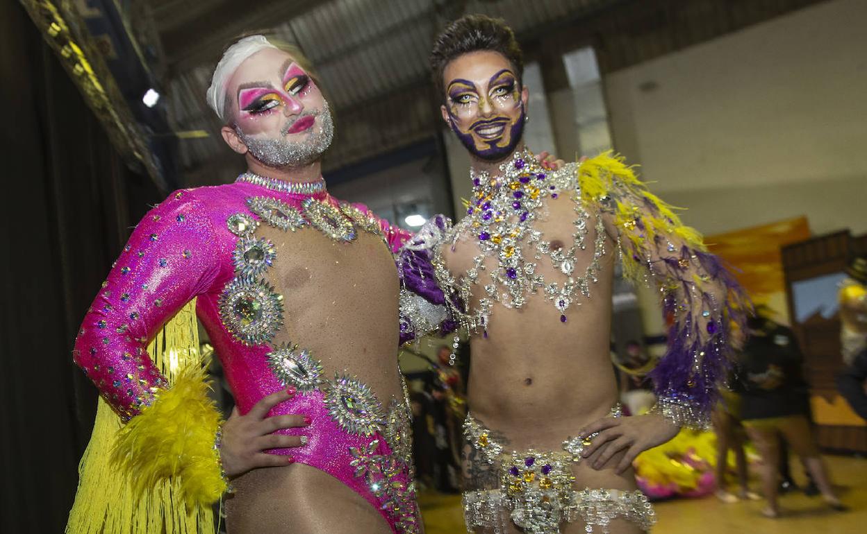Ganadora (dcha.) del V Consurso Nacional de Drag Queen 'Ciudad de Cartagena'.