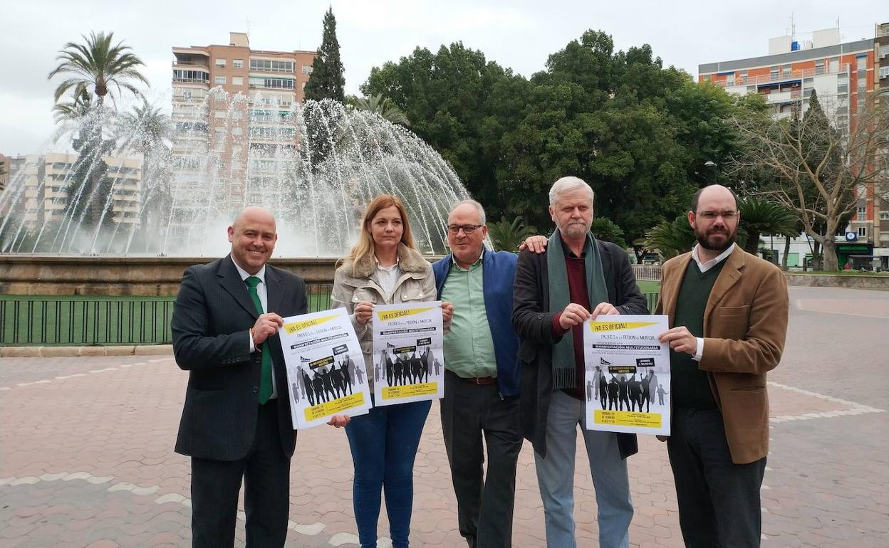 Convocantes de la manifestación en apoyo al veto parental presentan la marcha.