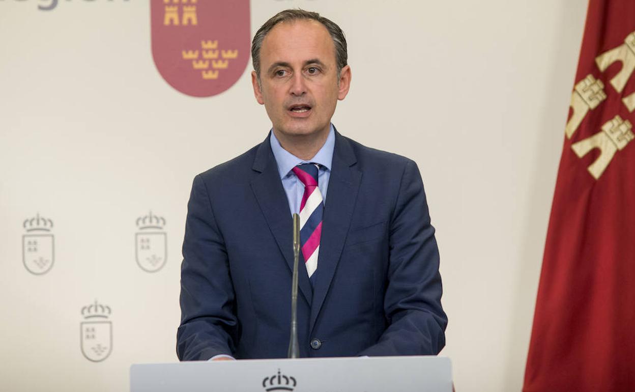 El consejero Javier Celdrán, en la rueda de prensa posterior al Consejo de Gobierno. 