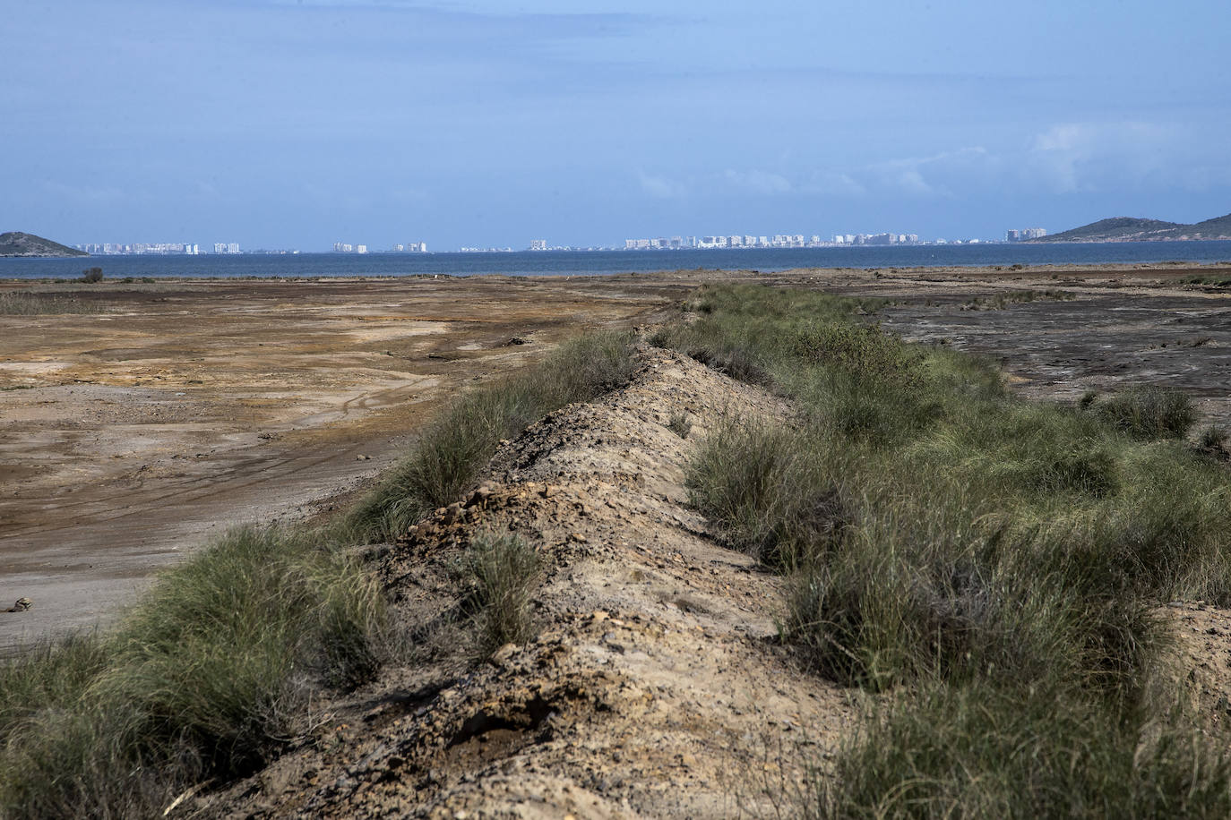 Fotos: Tres ramblas arrastran al Mar Menor residuos mineros con altos niveles de 5 metales pesados