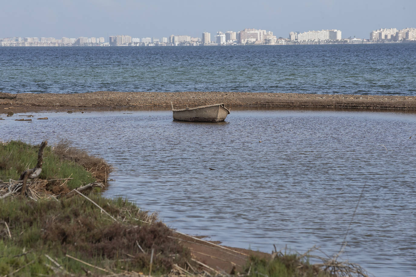 Fotos: Tres ramblas arrastran al Mar Menor residuos mineros con altos niveles de 5 metales pesados