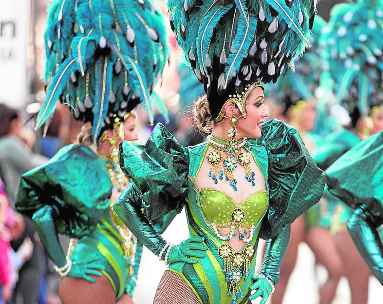 Momento del desfile de comparsas del pasado año. 