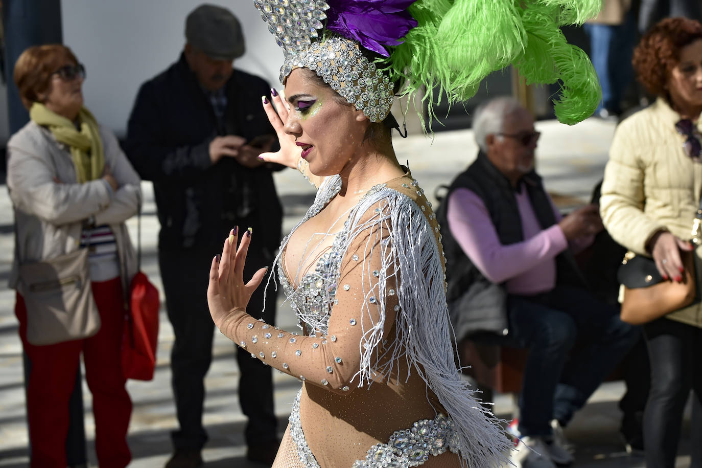 Por megafonía y entre canciones, invitaban a conocer sus fiestas, en especial el desfile de piñata del próximo domingo 1 de marzo.