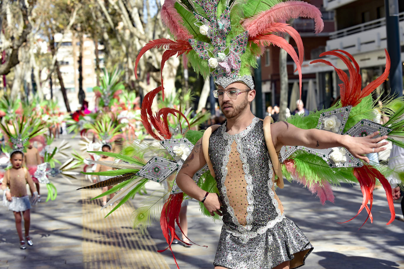 Por megafonía y entre canciones, invitaban a conocer sus fiestas, en especial el desfile de piñata del próximo domingo 1 de marzo.