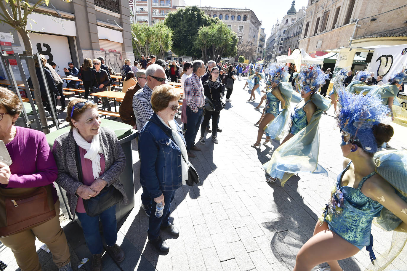 Por megafonía y entre canciones, invitaban a conocer sus fiestas, en especial el desfile de piñata del próximo domingo 1 de marzo.