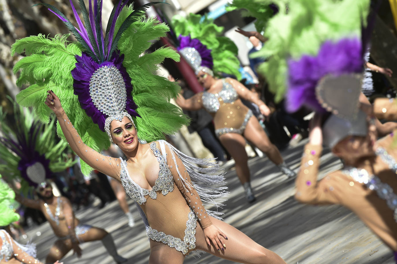 Por megafonía y entre canciones, invitaban a conocer sus fiestas, en especial el desfile de piñata del próximo domingo 1 de marzo.