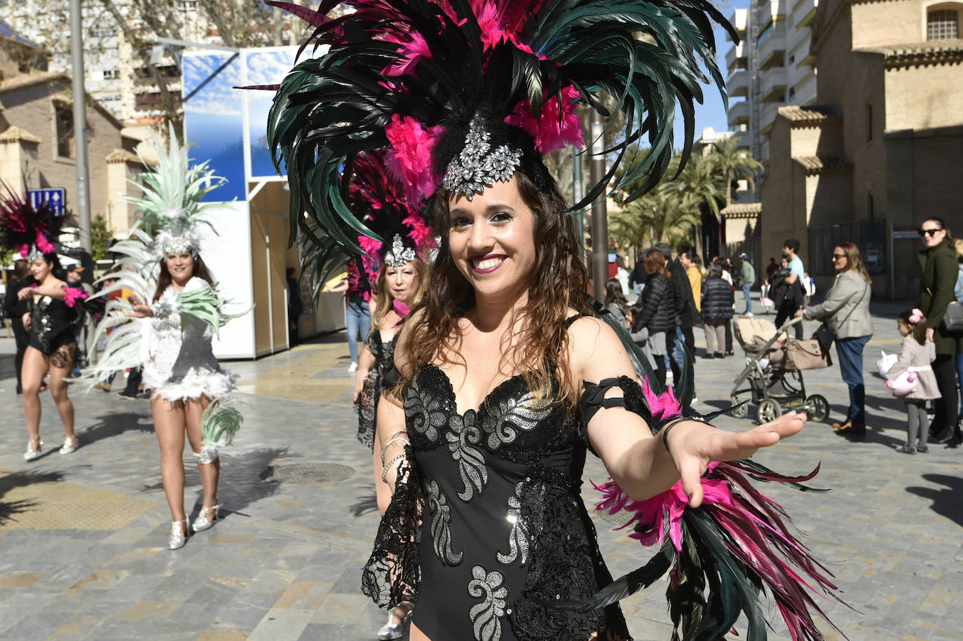 Por megafonía y entre canciones, invitaban a conocer sus fiestas, en especial el desfile de piñata del próximo domingo 1 de marzo.