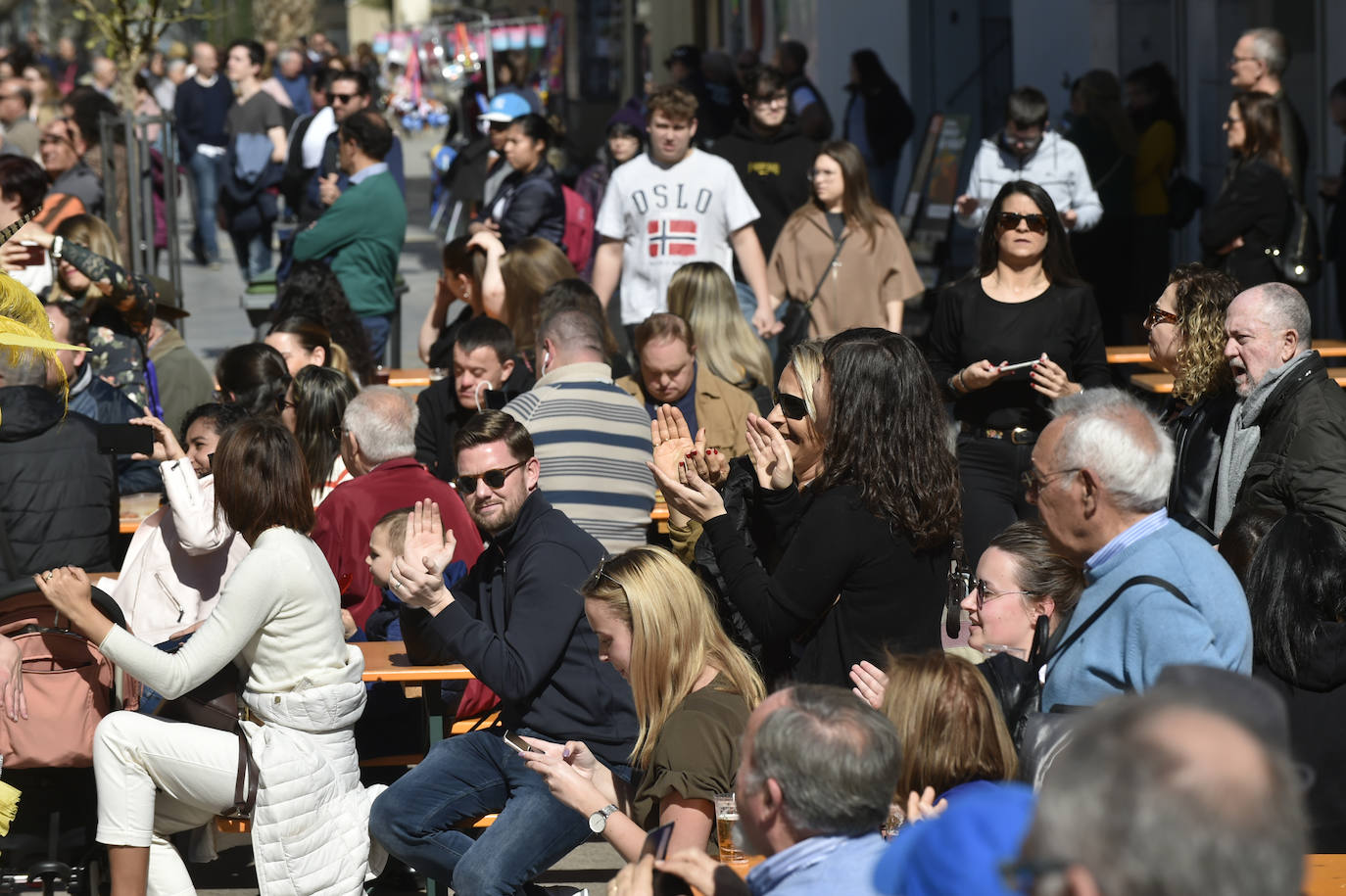 Por megafonía y entre canciones, invitaban a conocer sus fiestas, en especial el desfile de piñata del próximo domingo 1 de marzo.