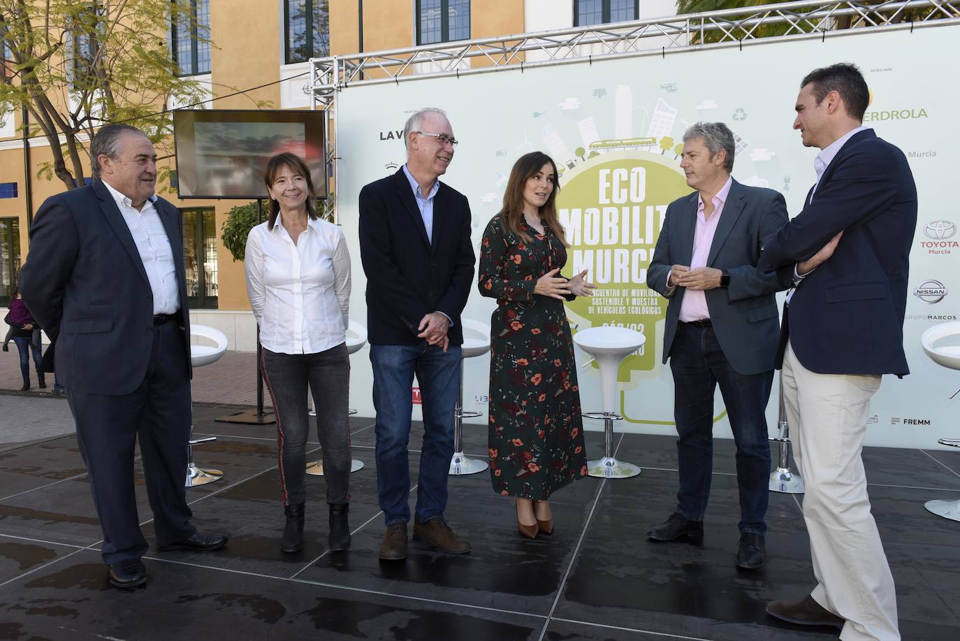 La jornada, que se celebra hoy en el Cuartel de Artillería desde las 11 a las 21 horas, dará a conocer los beneficios de los vehículos ECO para las personas y el medio ambiente.