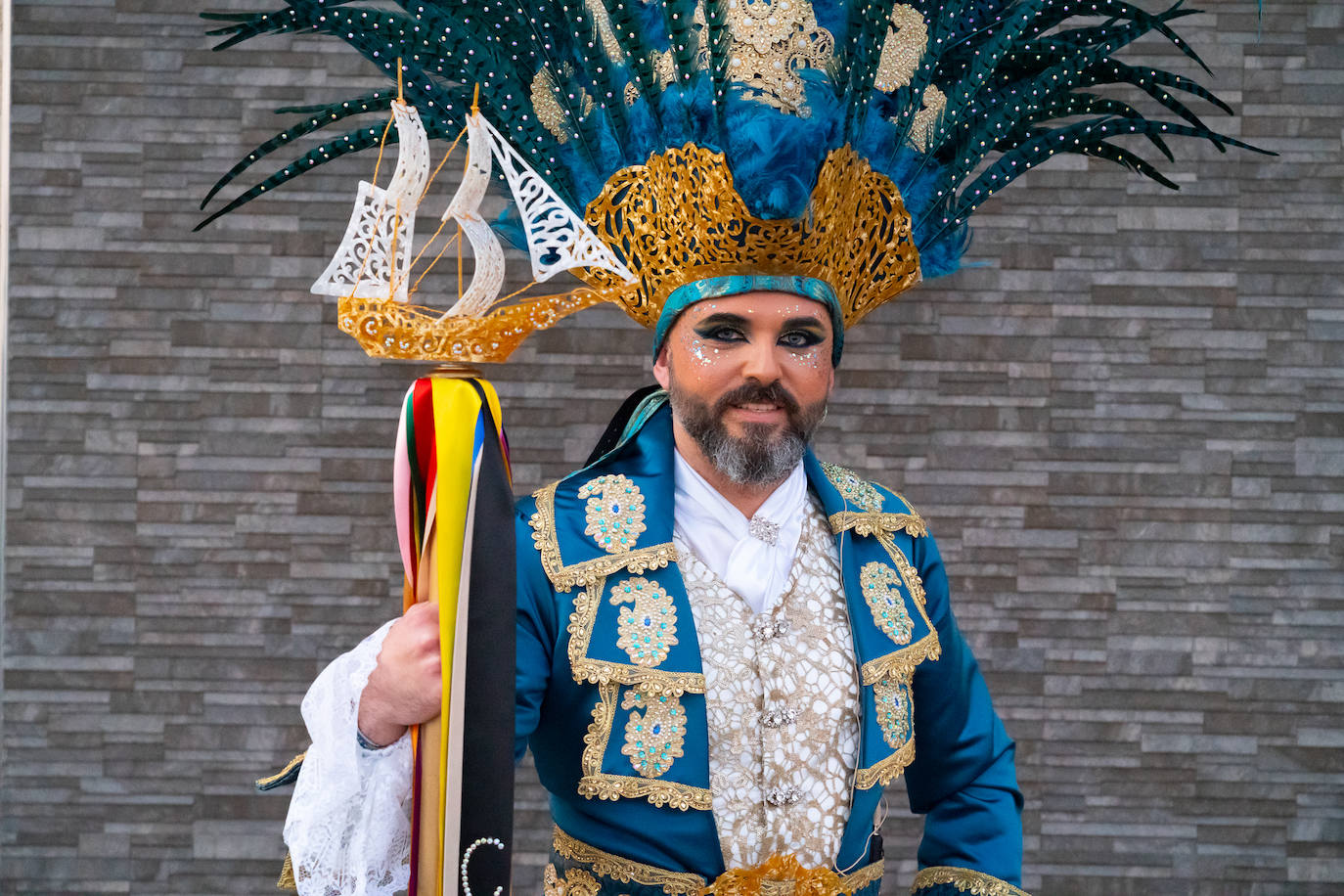 El actor Fernando Tejero se viste de juglar y relata en su pregón cómo habría sido su vida en Águilas: «Me perdí de chaval tener mis días de fútbol en El Rubial».