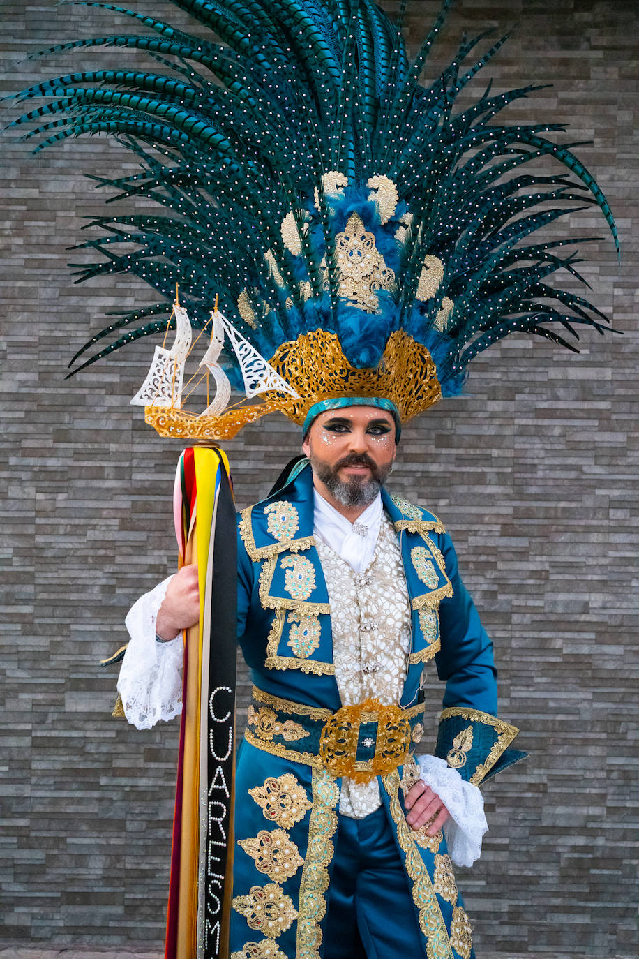 El actor Fernando Tejero se viste de juglar y relata en su pregón cómo habría sido su vida en Águilas: «Me perdí de chaval tener mis días de fútbol en El Rubial».