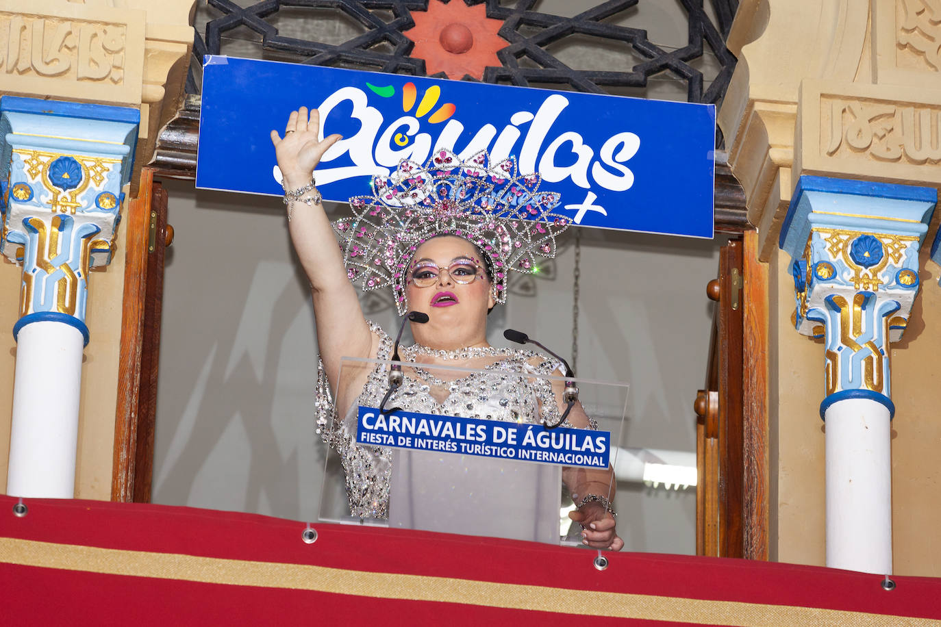 El actor Fernando Tejero se viste de juglar y relata en su pregón cómo habría sido su vida en Águilas: «Me perdí de chaval tener mis días de fútbol en El Rubial».